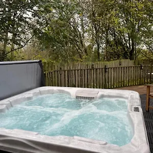 Blaydonburn - Sleeps 4 5 - Parking - Hottub - Yard Blaydon-on-Tyne